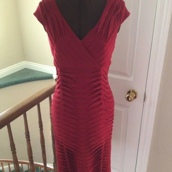 Red Dress - Picture 8 of 9